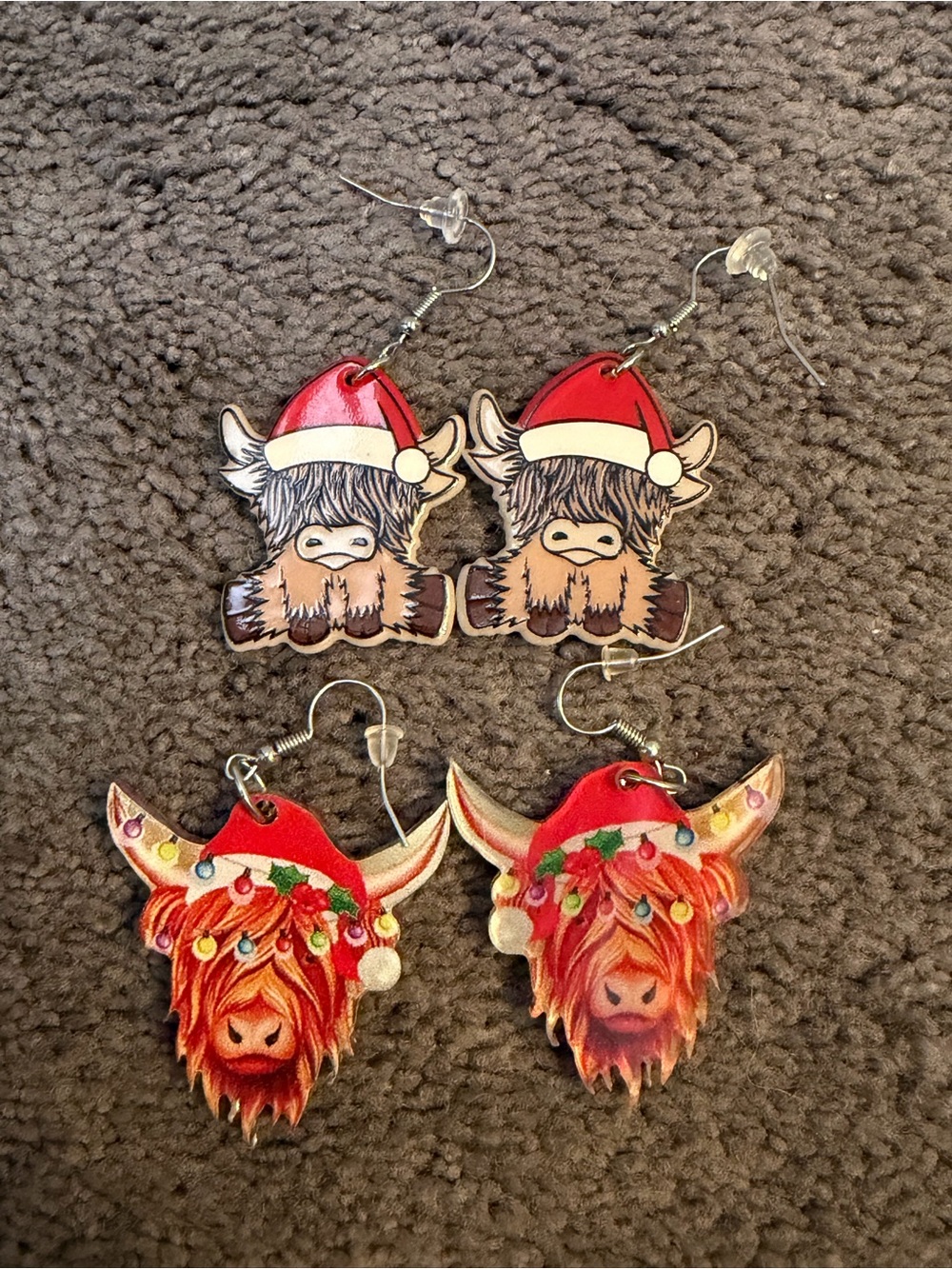 Festive Highland Cow Earrings - Red Holiday Design